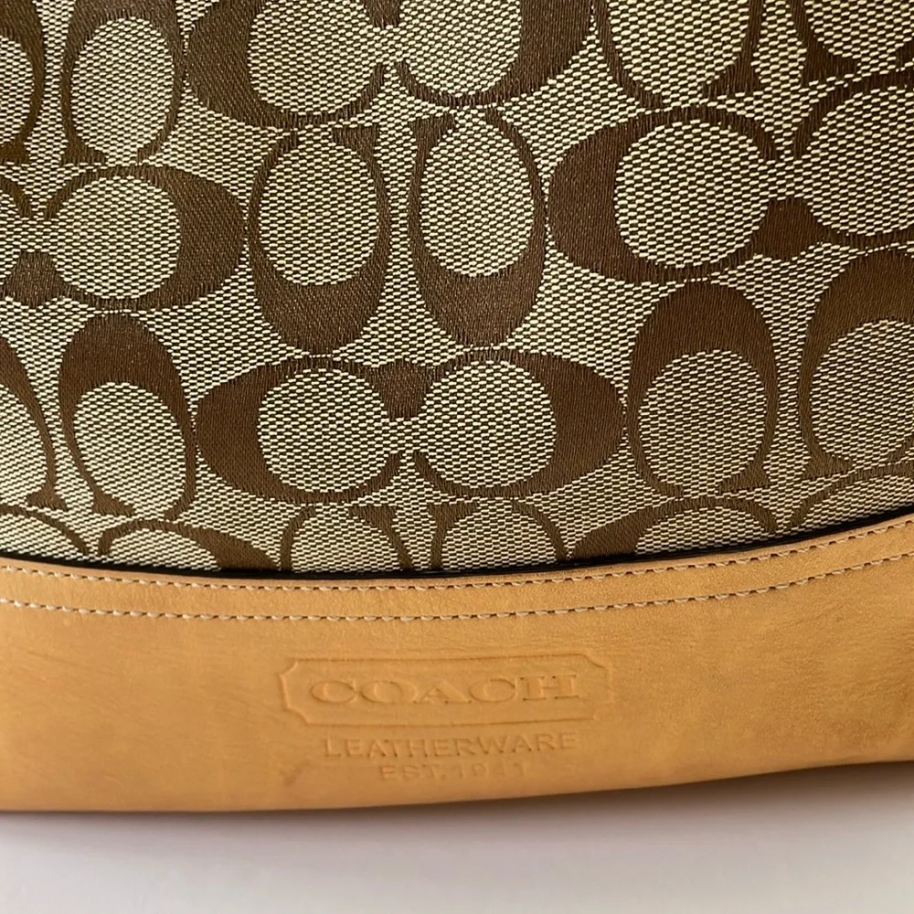 Coach Vintage Hamptons Signature Hobo Khaki Tan